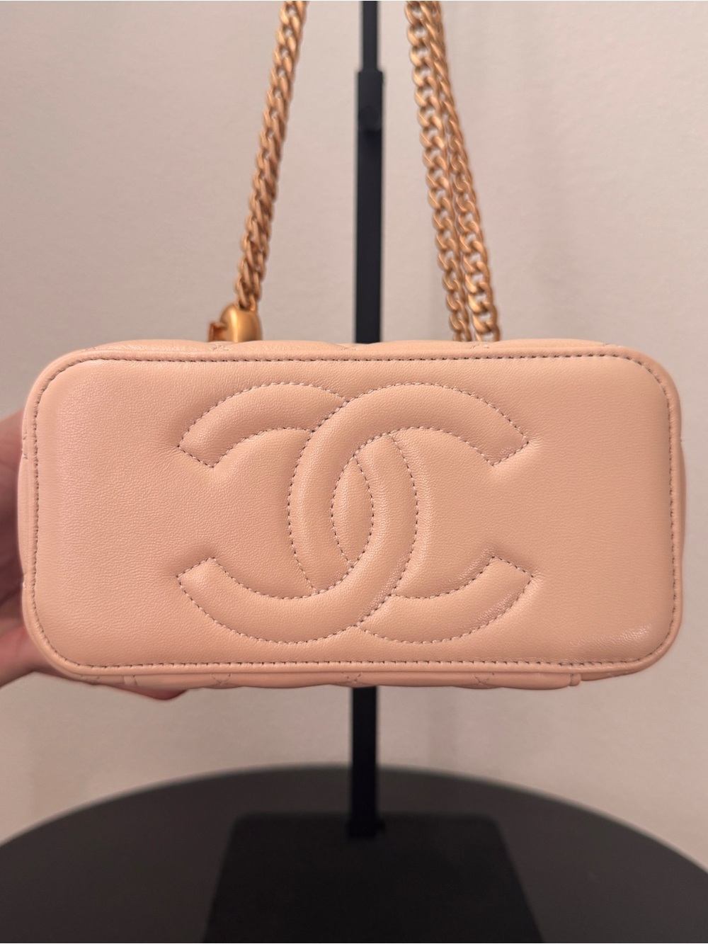 Chanel - Small Sweetheart Vanity - Picture 4 of 14